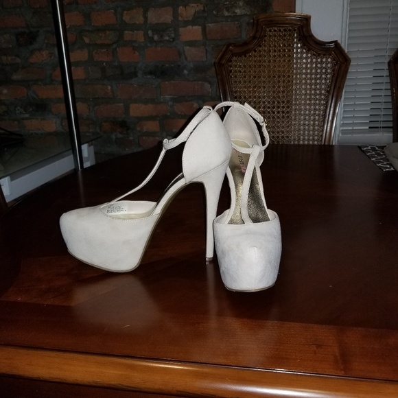 Heels - Picture 2 of 4